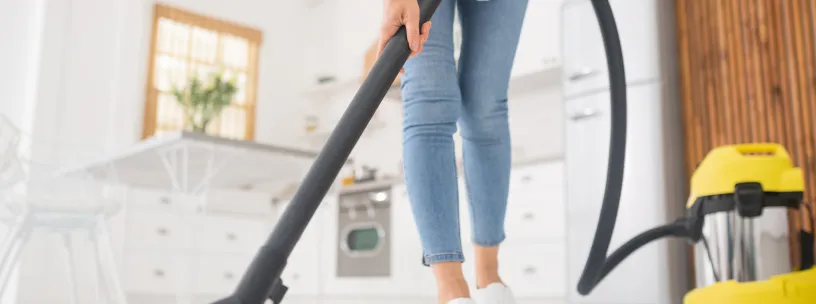 mulher realizando a higiênização